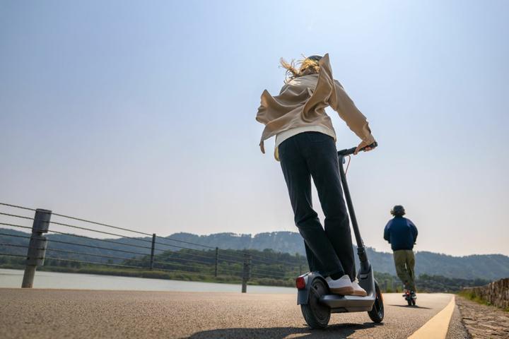 Actual product image Segway-Ninebot E2 Pro D (20 km/h, 35 km, 350 W)
