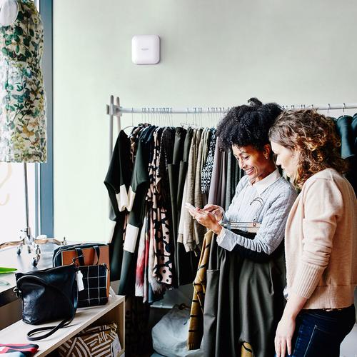 Produktbild Netgear WAX214 (1201 Mbit/s)