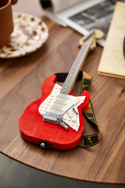 Image du produit LEGO Fender Stratocaster (21329, LEGO Ideas, LEGO difficiles à trouver)