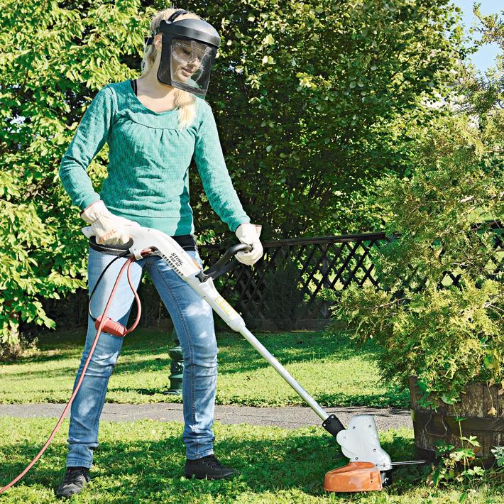 Immagine prodotto Stihl FSE 52 500W decespugliatore elettrico tagliaerba con occhiali di sicurezza ( 4816 011 4100 ) (Filo di taglio)