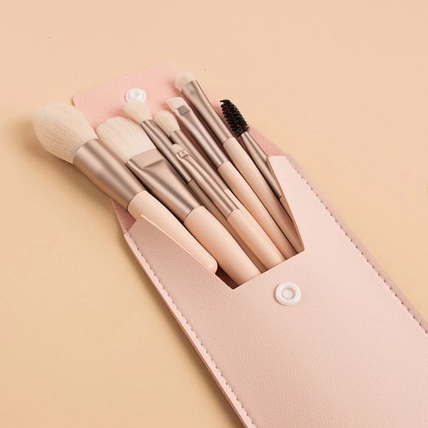 Produktbild MU Style Schminkpinsel mit Etui (Set)
