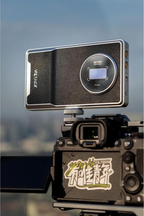 Produktbild Viltrox Retro 12X RGB Pocket LED Light (Videoleuchte)