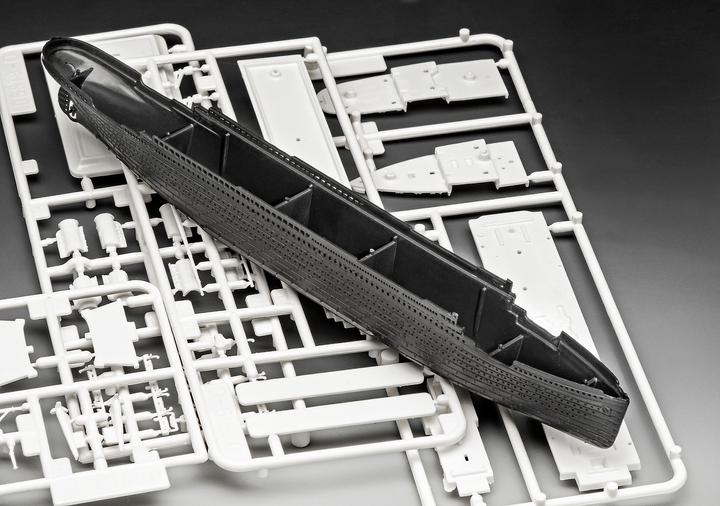 Actual product image Revell R.M.S. Titanic 1/1200