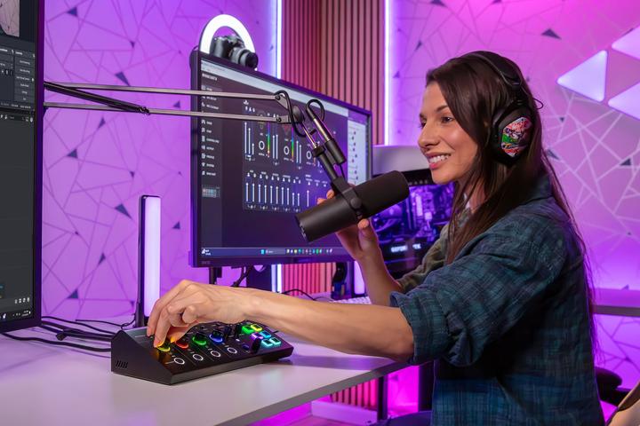 Produktbild Roland Bridge Cast X (Studio- und Livemixer)