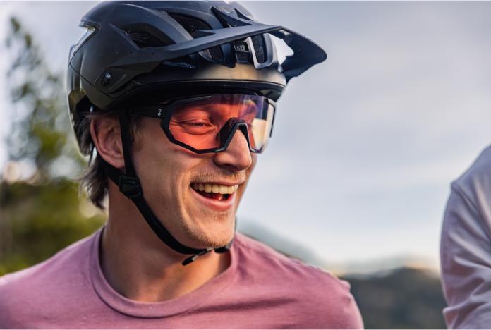 Immagine prodotto Coast Optics Occhiali sportivi Nita neri con cristalli rosa e lenti trasparenti (Nero, Cristallo Rosa, Lucidi)