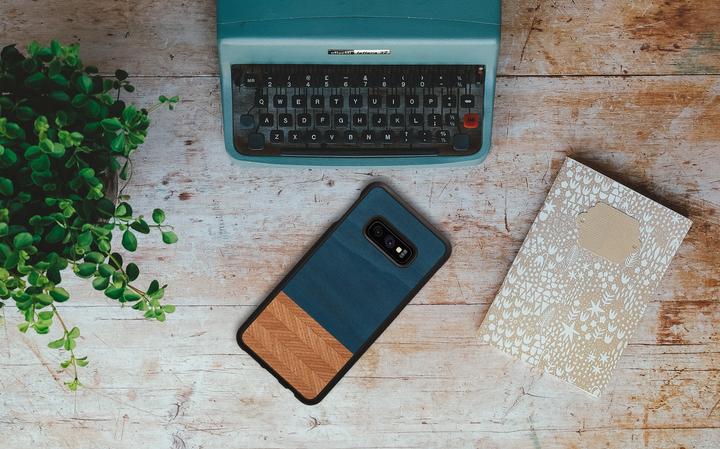 Actual product image Man&Wood SmartPhone case Galaxy S10e denim black (Samsung Galaxy S10e)