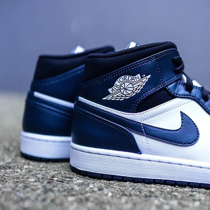 Immagine prodotto Nike Air Jordan 1 (42)