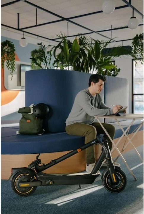 Actual product image Segway-Ninebot MAX G2 D (20 km/h, 70 km, 450 W)