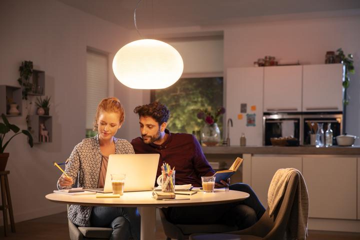 Actual product image Philips Hue Flourish Base BT (3000 lm)