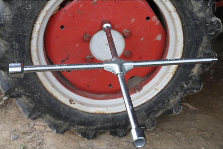 Immagine prodotto BGS Chiave croce x dadi ruote camion quadrato 24 x 27 x 32 x 20 mm (3/4")