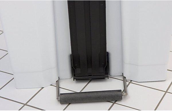 Image du produit Vepa Bins Poubelle industrielle à pédale, capacité 87 l, avec roulette-cylindre, rouge. (87 l)