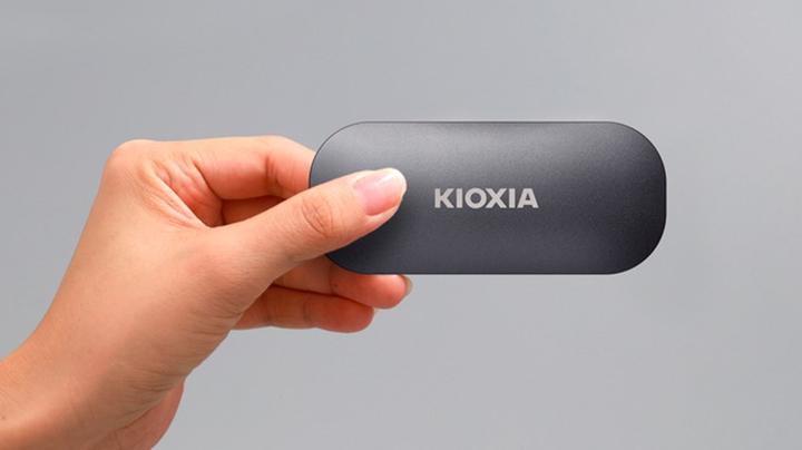 Actual product image Kioxia EXCERIA PLUS Portable SSD 1TB USB 3.2 Gen2 Type C (1 TB)
