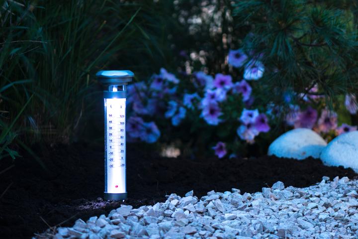 Produktbild Grundig Solarlampe mit LED Thermometer
