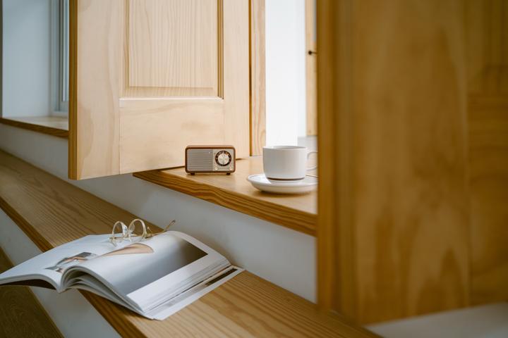 Actual product image Sangean Design-Radio WR-7 (Genuine Mini) Cherry (FM, Bluetooth)