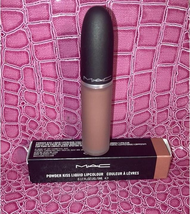 Produktbild MAC Cosmetics Powder Kiss Liquid Lipcolour (996 Date-Maker)