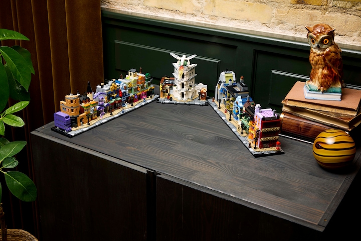 Actual product image LEGO Die Zauberläden der Winkelgasse (76444, LEGO Harry Potter)