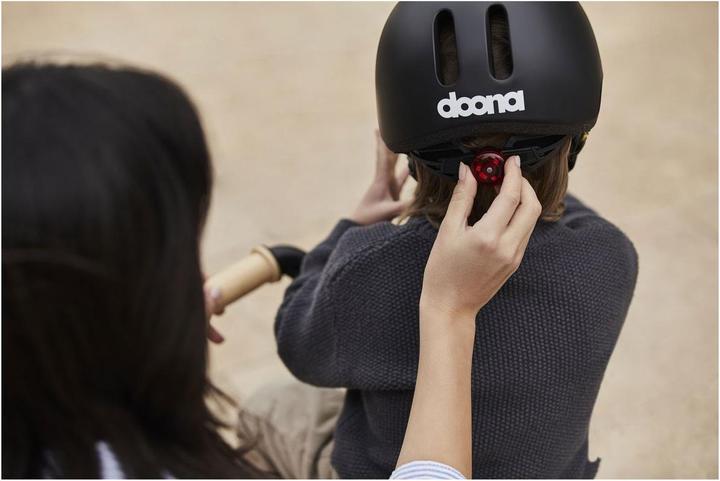 Produktbild Doona Liki Helm schwarz