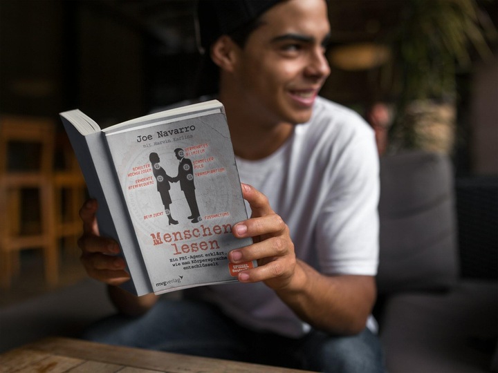 Immagine prodotto Menschen lesen (Tedesco, Joe Navarro., 2010)