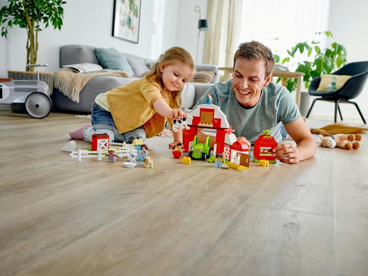 Actual product image LEGO Barn, tractor and animal care (10952)