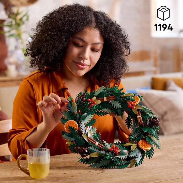 Actual product image LEGO Christmas wreath (10340, LEGO Icons)