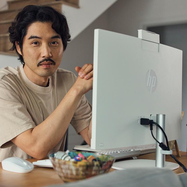 Produktbild HP AIO Desktop PC 24-cr0400ng - 23.8 Inch - FHD - Ryzen 5 7520U - 8GB - 512GB SSD (512 GB, 8 GB, AMD Ryzen 5 7520U)