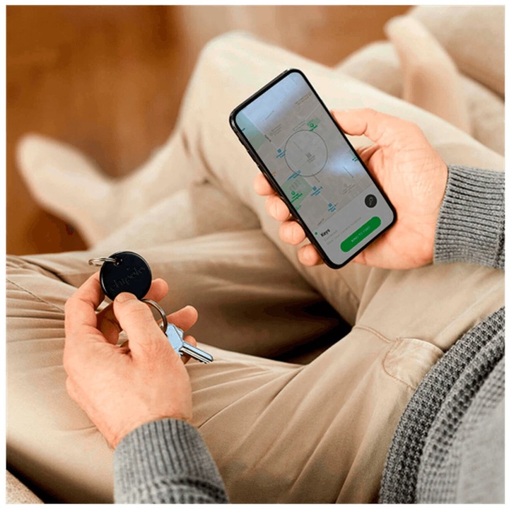 Actual product image Chipolo One Black 4-Pack (iOS, Android)