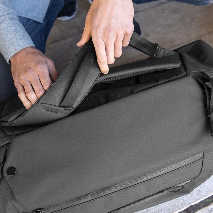 Actual product image Peak Design Travel duffel pack 65L (Camera shoulder bag, 65 l)