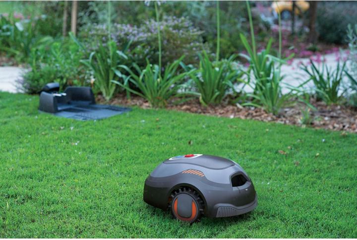 Actual product image Black & Decker Black&Decker BCRMW121QW Robotic Lawnmower (500 m², Boundary wire)