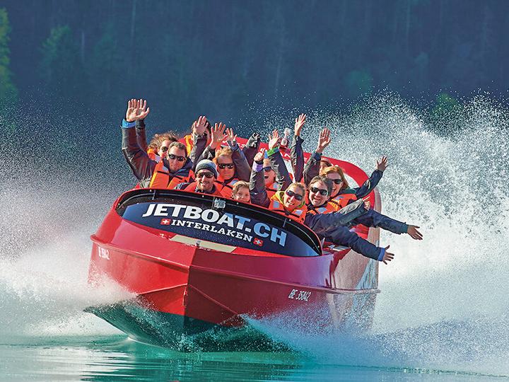 Immagine prodotto Smartbox Attività plein air a Interlaken: balade en jet boat en famille avec briefing (4 pers.)