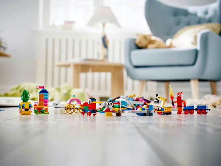 Produktbild LEGO 90 Jahre Spielspass (11021, LEGO Classic)