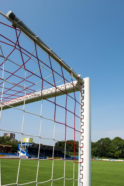 Image du produit Sport-Thieme But de football pour grand terrain dans les douilles de sol, debout, avec fixation de filet