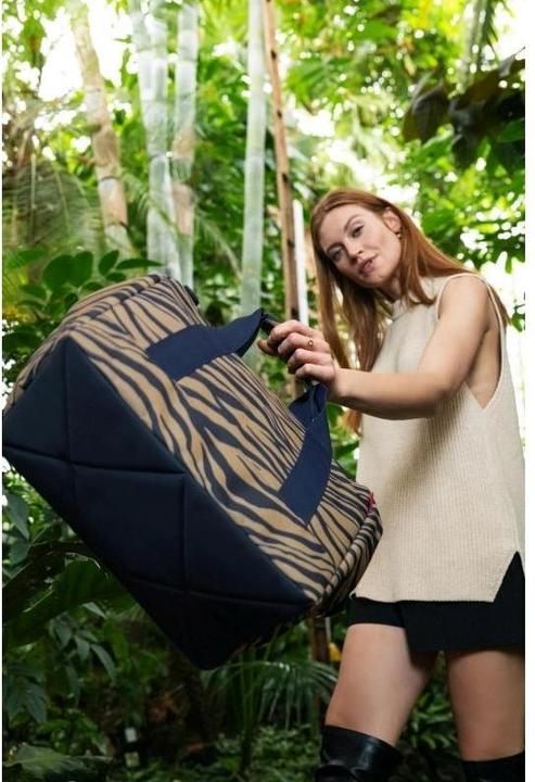 Actual product image reisenthel Shoulder Bag Allrounder M Sumatra