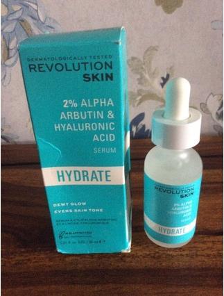Produktbild Revolution Skincare Hydrate 2% Alpha Arbutin & Hyaluronic Acid Serum (30 ml)