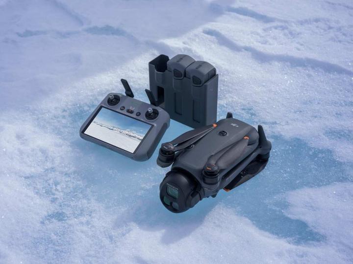 Actual product image DJI Mavic 4 Pro Fly More Combo (DJI RC 2) (51 min, 1063 g, 100 Mpx)