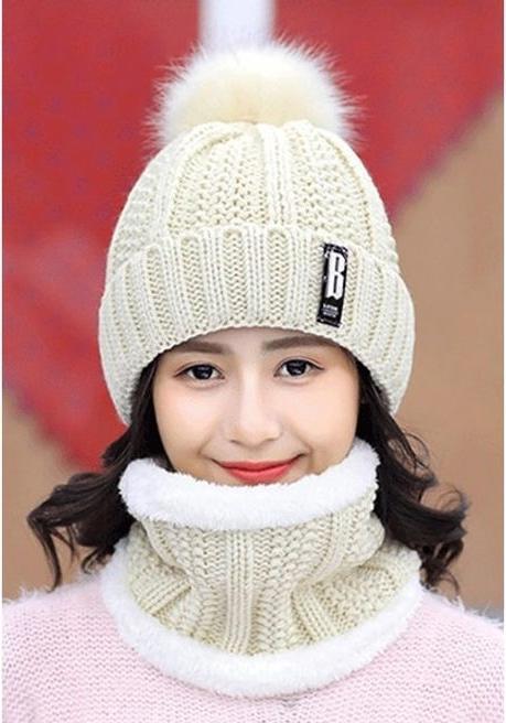 Actual product image MU Classic Knitted hat and neck warmer set (One Size) (One size)
