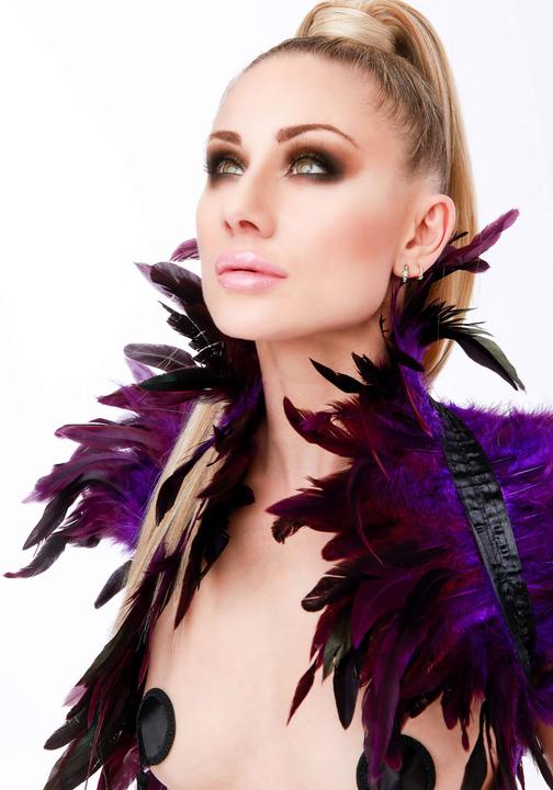 Actual product image Kinky Diva Feather Shoulder Wrap (One size)