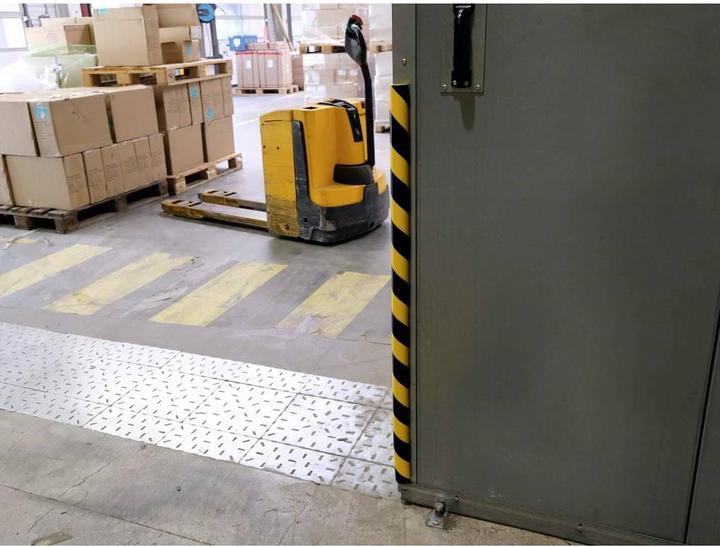 Produktbild Durable Flächenschutzprofil S30R /schwarz selbstkl