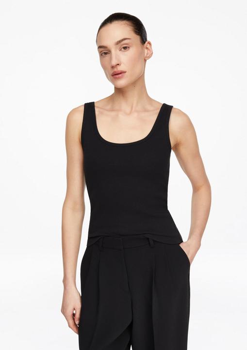 Produktbild Comma Geripptes Top mit V-Ausschnitt im Slim Fit (46)