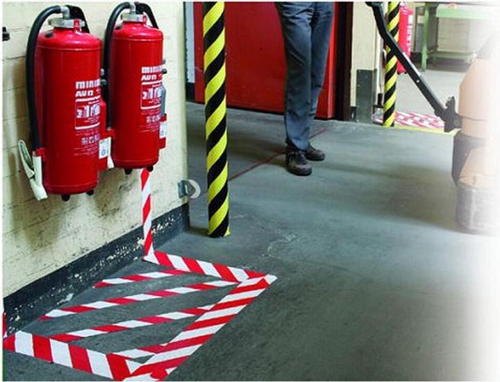 Actual product image tesa ® Markierungsband 33m:50mm rot/weiss (50 mm)