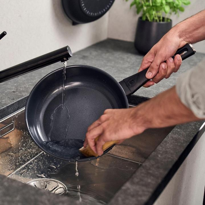 Actual product image Zwilling Madura Plus Ceramic Fry Pan (28 cm, Frying pan, Aluminium)