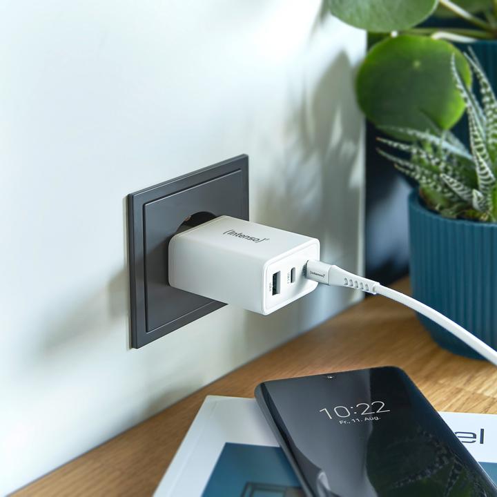 Actual product image Intenso 1x USB-A to 2x USB-C GAN adapter white (65 W)