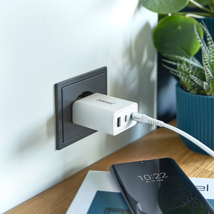 Produktbild Intenso 1x USB-A auf 2x USB-C GAN Adapter weiss (65 W)
