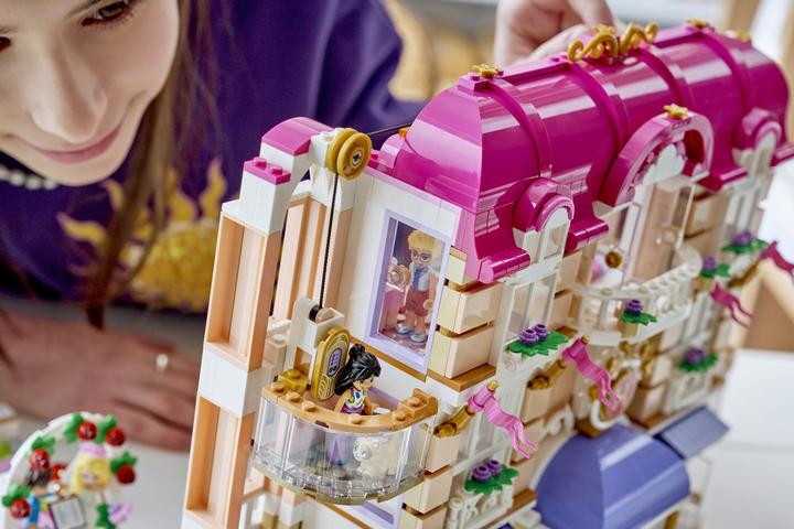 Produktbild LEGO Das Grandhotel von Heartlake City (42704, LEGO Friends)