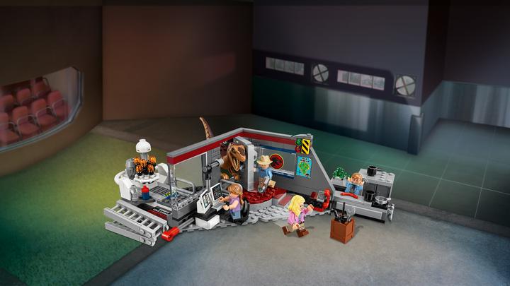 Actual product image LEGO Jurassic World Hunt for the Velociraptor (75932, LEGO Jurassic World)