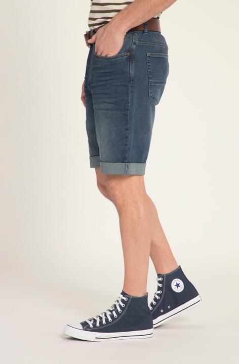 Image du produit JP1880 Bermuda en jean ultra-léger. Coupe Regular Fit, 5 poches. Disponible jusqu'au 74. (70)