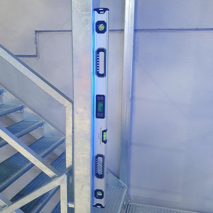Actual product image Stahlwerk Digital spirit level DW-1000 ST made of aluminium with 1000 mm length (100 cm)