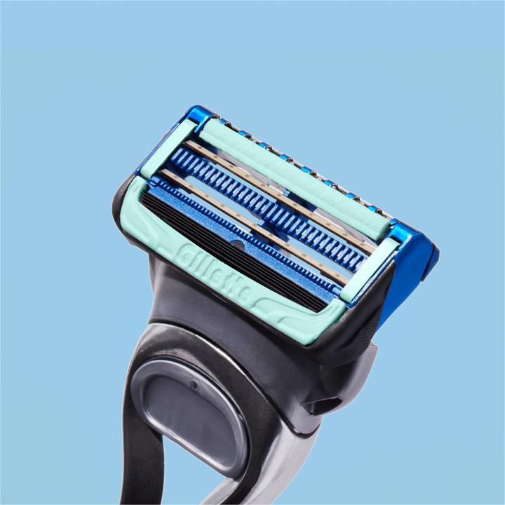 Actual product image Gillette SkinGuard Sensitive (8x)