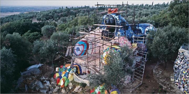 Actual product image Niki de Saint Phalle et le Jardin des Tarots (French, Jill Johnston, Marella Caracciolo Chia, Giulia Pietromarchi, 2023)