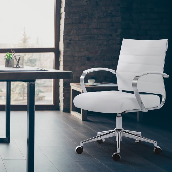 Actual product image CLP Oakland office chair, height-adjustable and swivelling