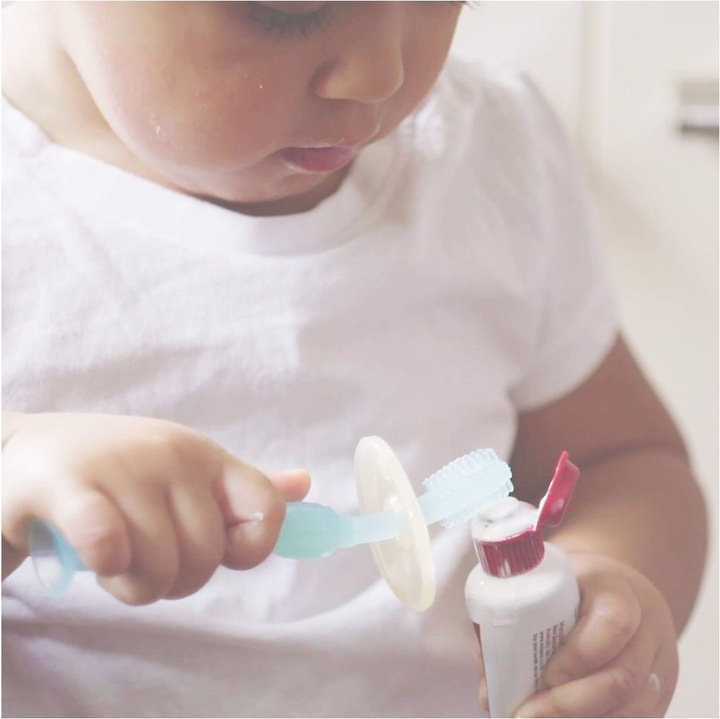 Produktbild Haakaa Baby Zahnbürste 360°